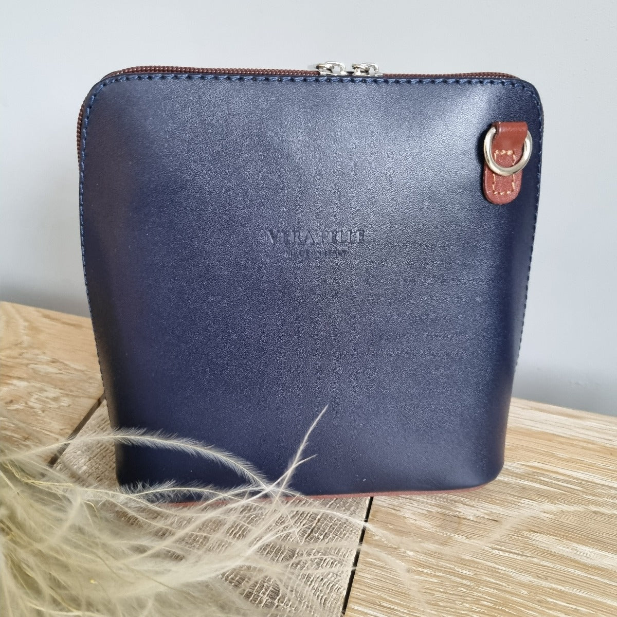 Light Chocolate/Navy
