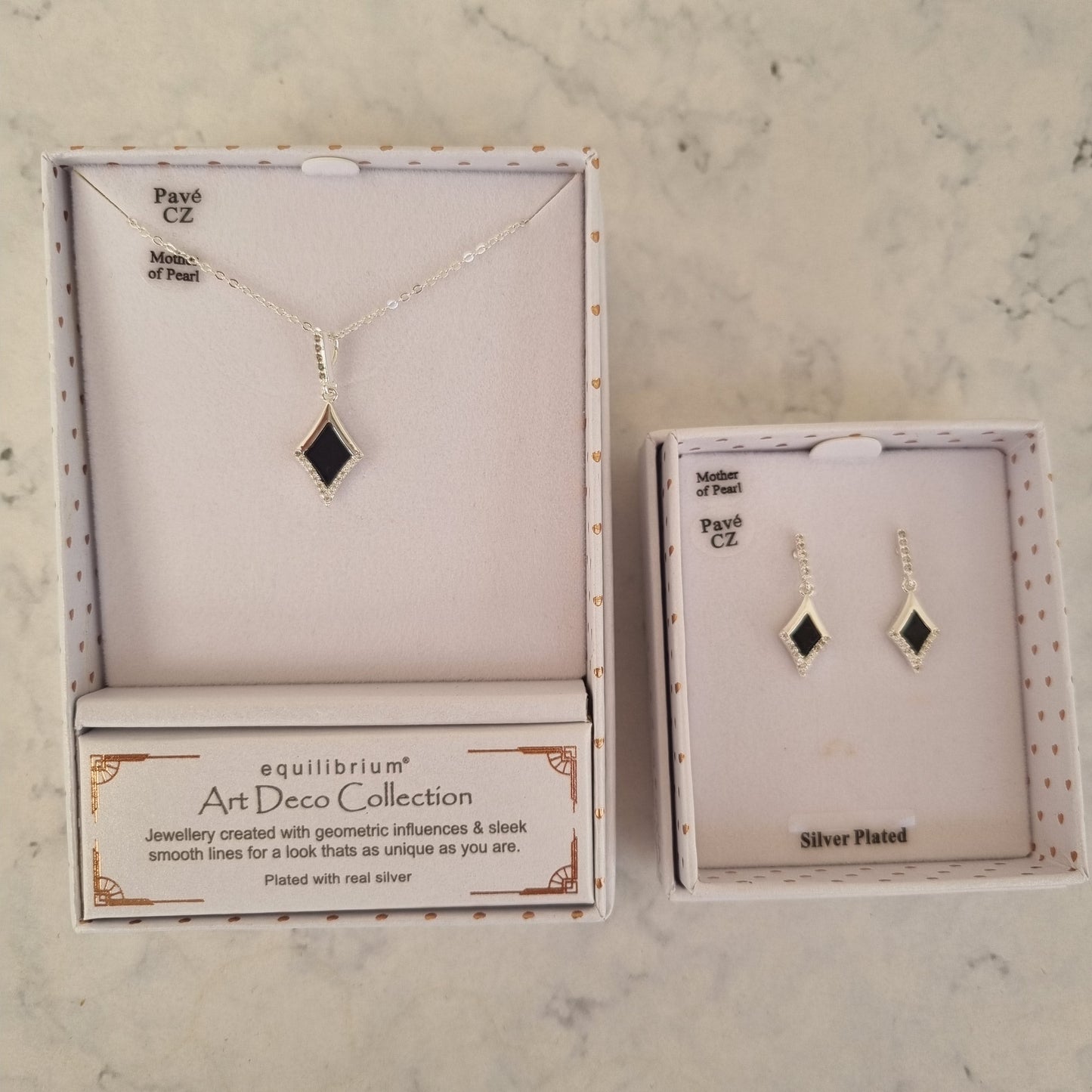 Art Deco mother of pearl noir necklace