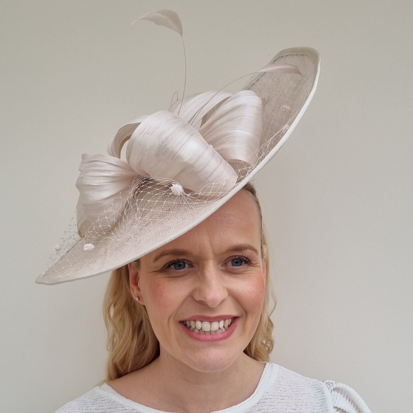 J Bees JB23/288 Pebble Stone Netted Hatinator on Headband