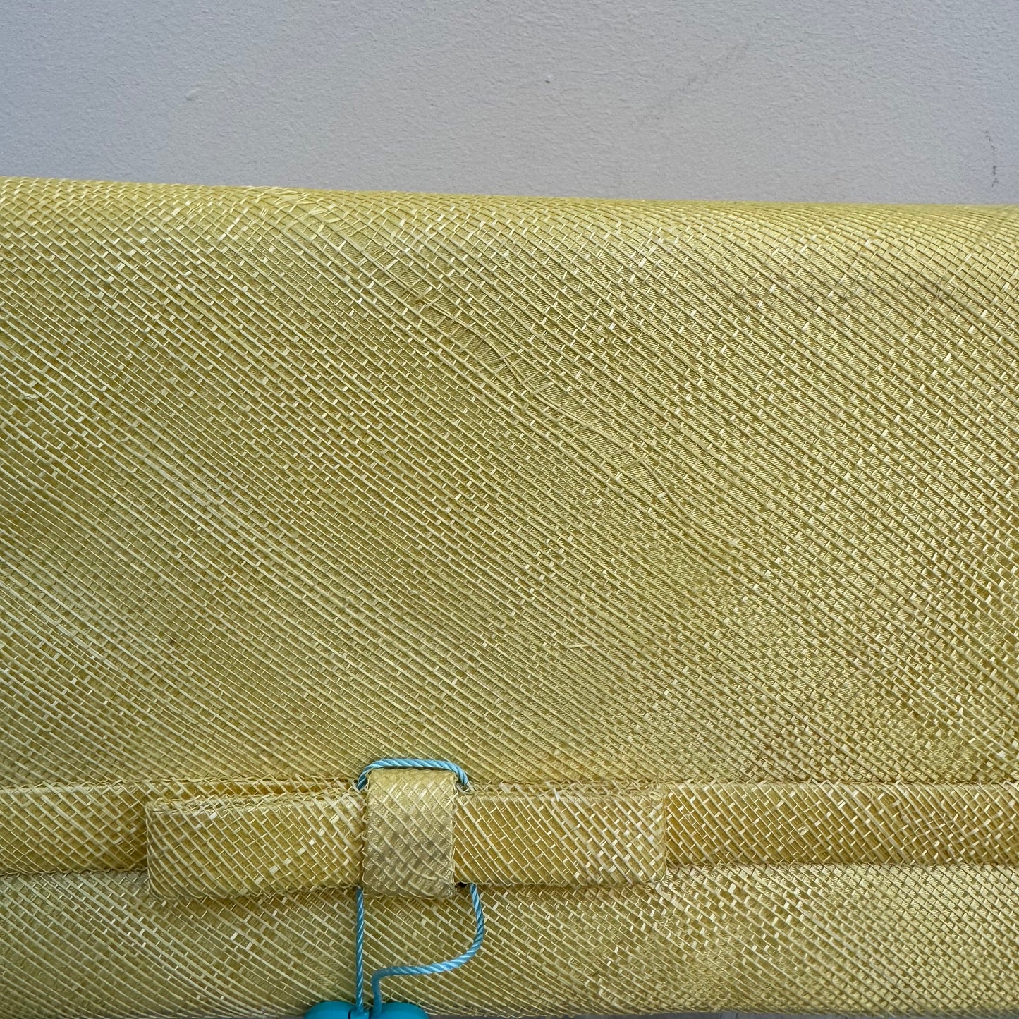 Damaged AX2 Lemon - Mark on Bow Lemon