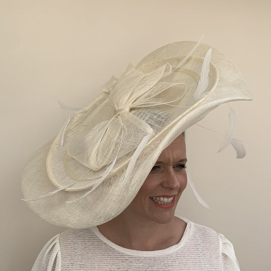 Max and Ellie BD8 Ivory Large Angled Hatinator