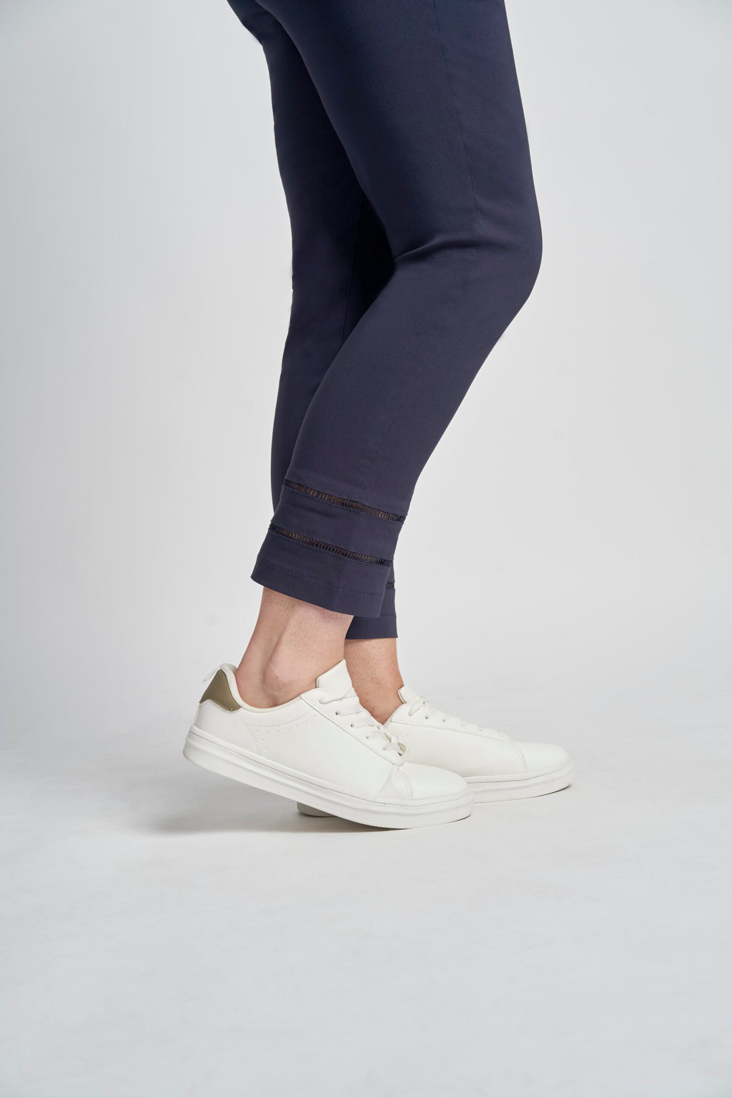 Pinns 632CT Regular Bengline Ankle grazer Hem detail