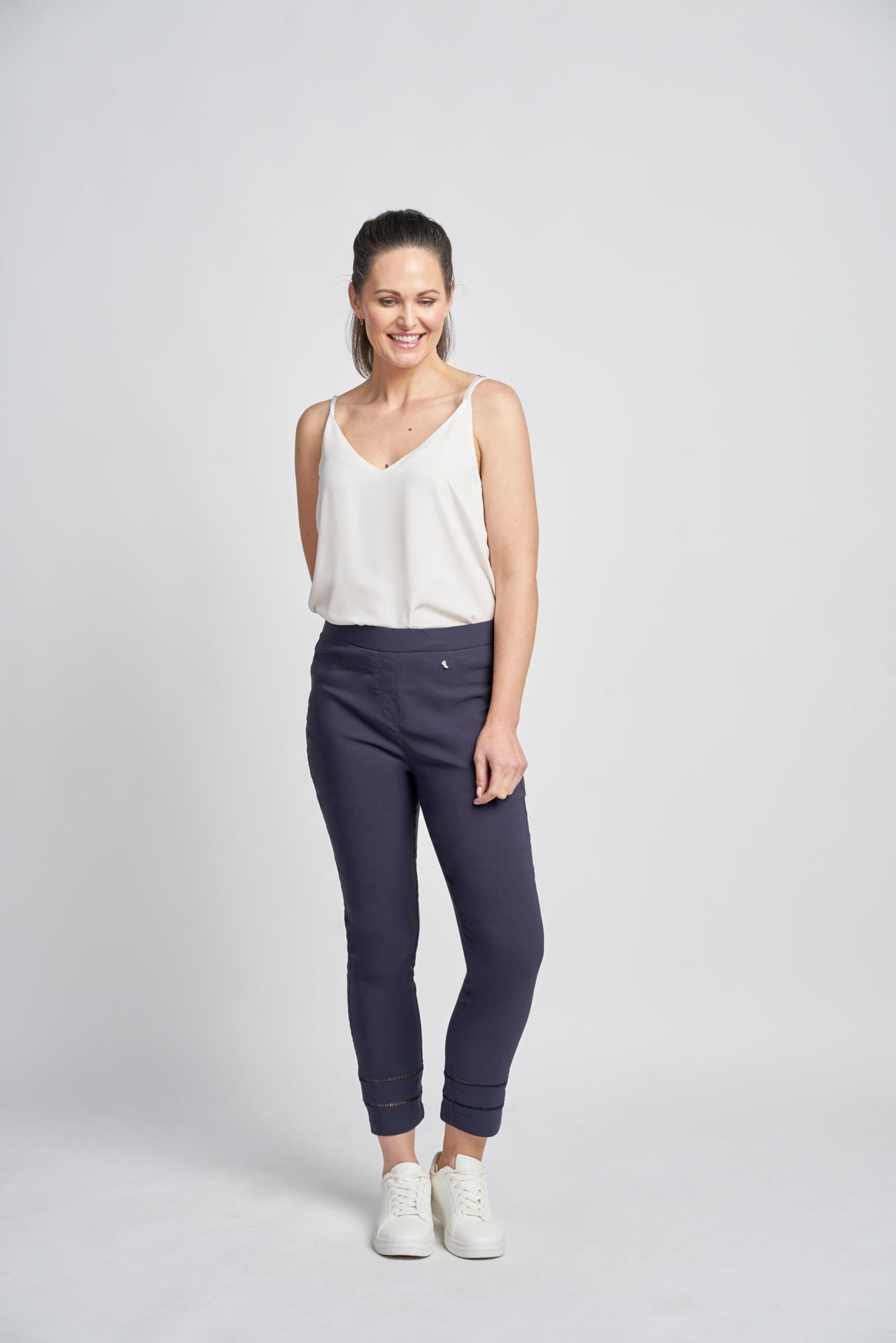 Pinns 632CT Regular Bengline Ankle grazer Hem detail