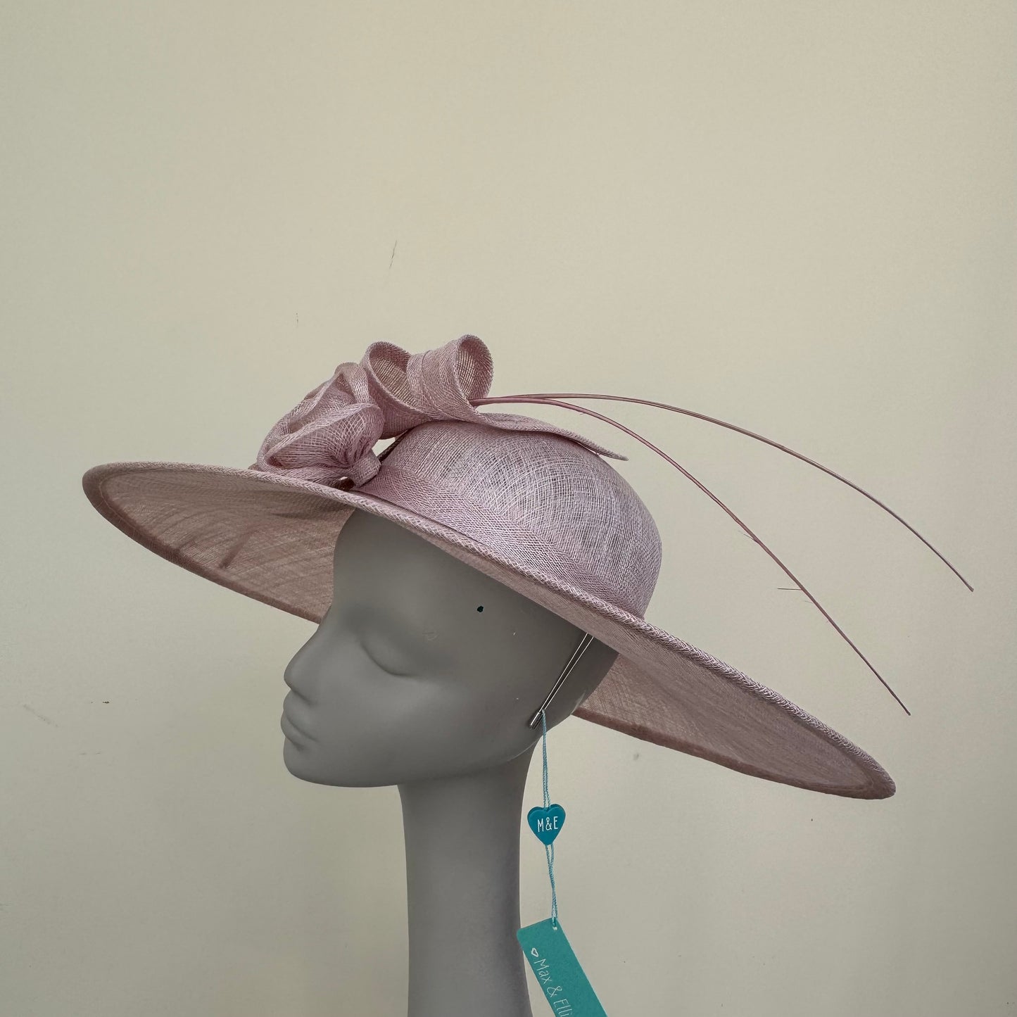 Max and Ellie WD7 Cameo Large Flat Hatinator on Band