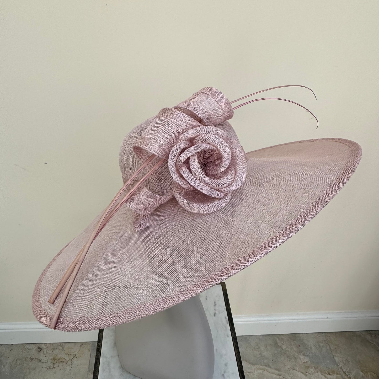 Max and Ellie WD7 Cameo Large Flat Hatinator on Band
