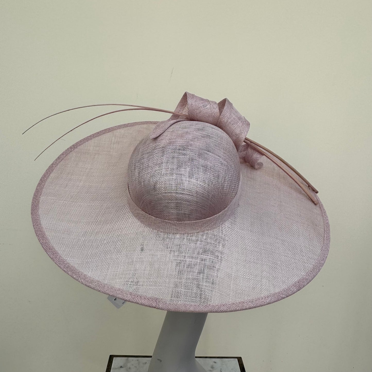 Max and Ellie WD7 Cameo Large Flat Hatinator on Band
