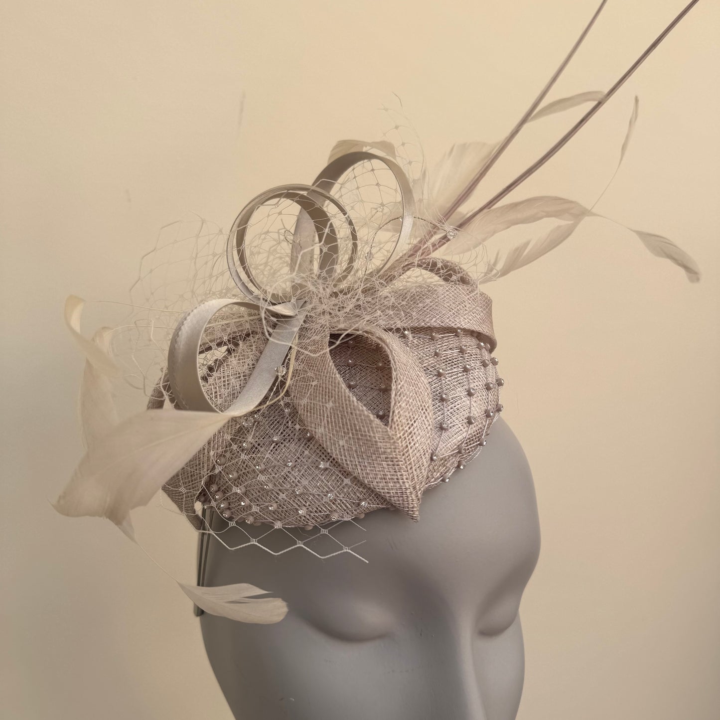 Max and Ellie MP1 Champagne Pillbox Fascinator Champagne