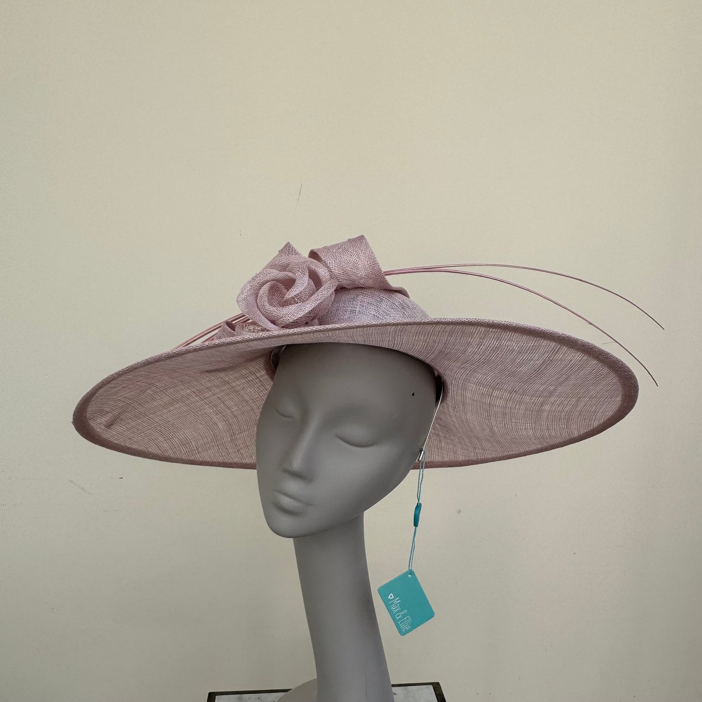 Max and Ellie WD7 Cameo Large Flat Hatinator on Band