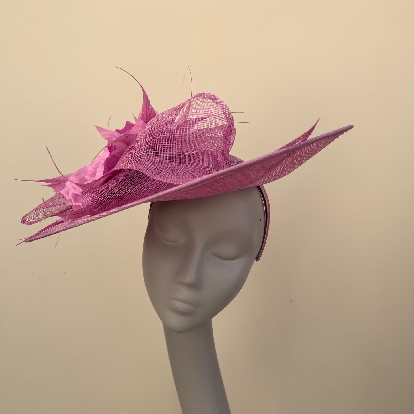 J Bees JB24/38 Tulip Hatinator with Large Flower Detail