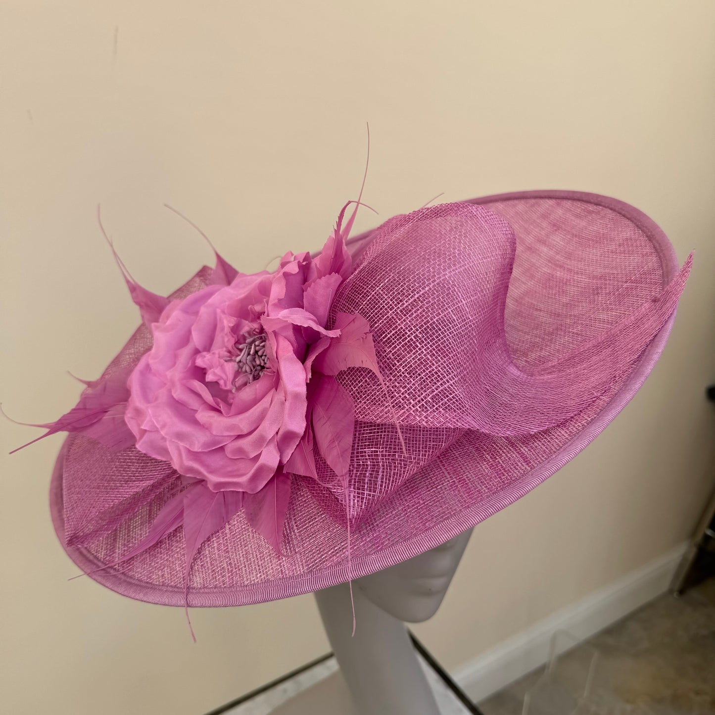 J Bees JB24/38 Tulip Hatinator with Large Flower Detail