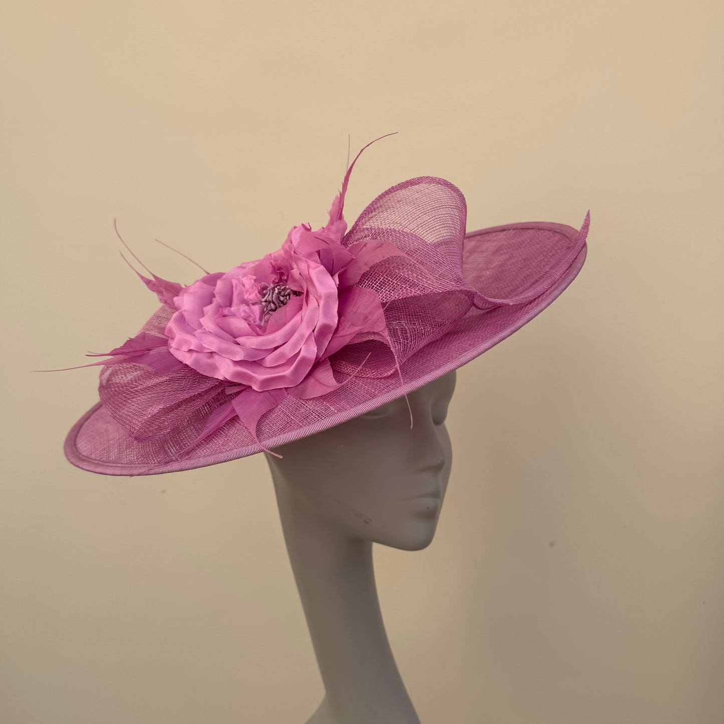 J Bees JB24/38 Tulip Hatinator with Large Flower Detail