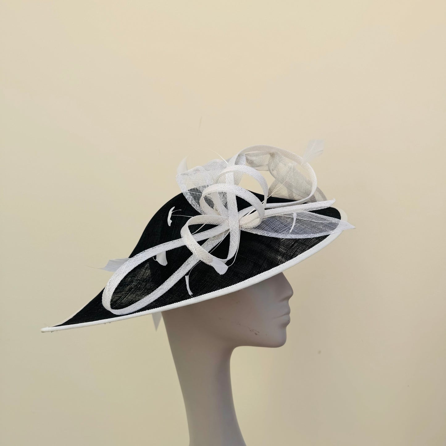J Bees JB25/79 Black/White Tear Drop Large Hatinator