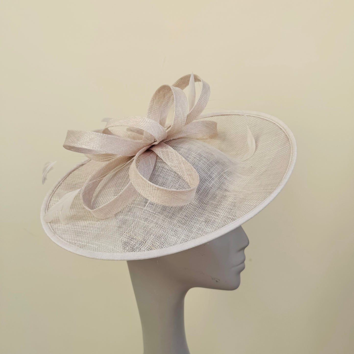 J Bees JB25/62 Dove Mist Grey Circle Disc Hatinator