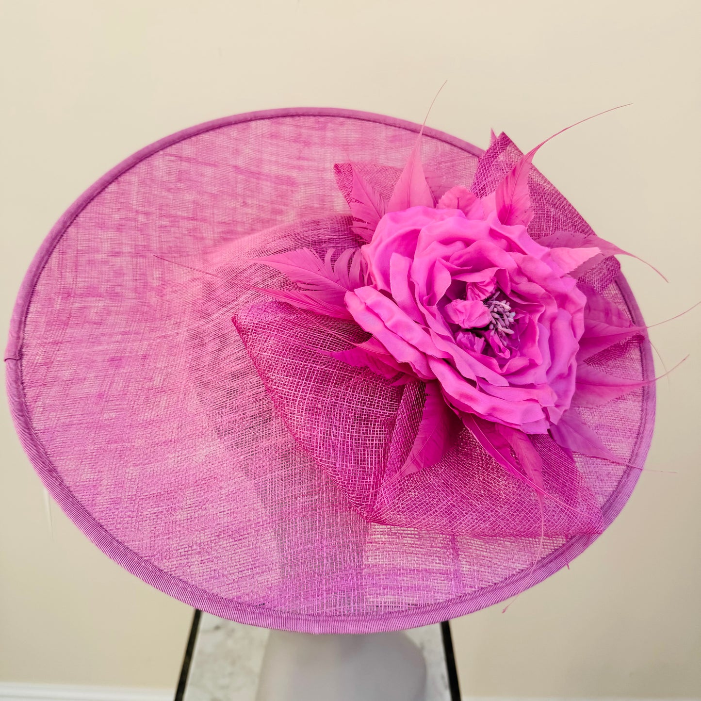 J Bees JB24/38 Tulip Hatinator with Large Flower Detail