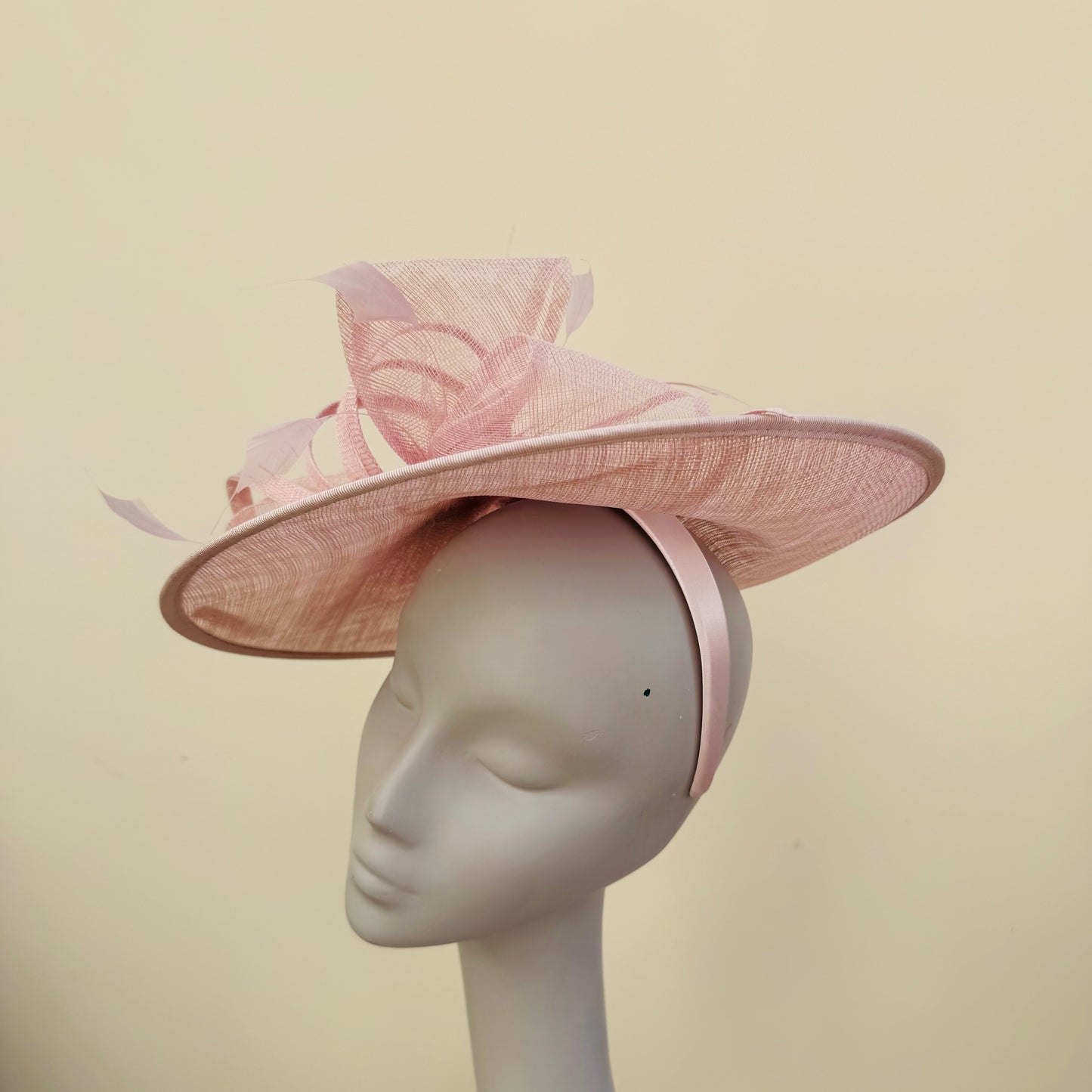 J Bees JB25/83 Quartz Pink Circular Bow Hatinator Disc