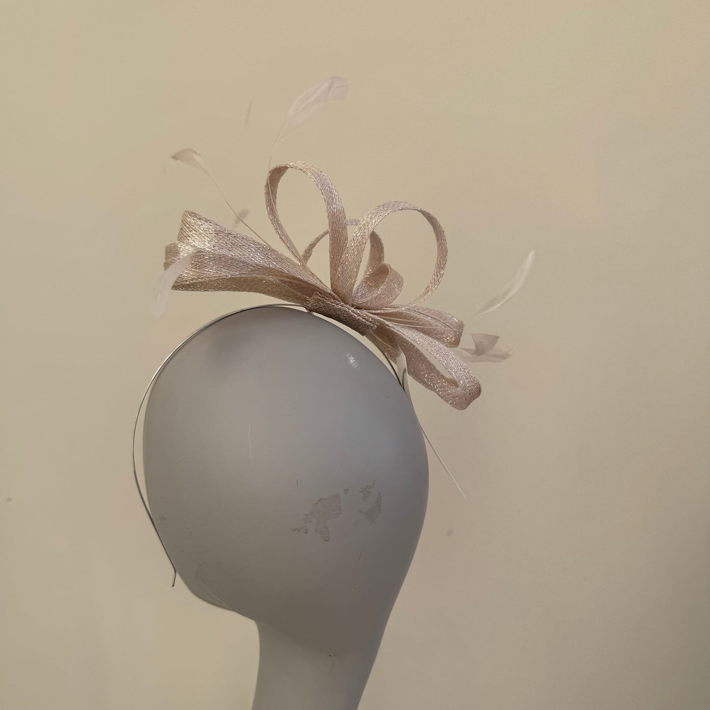 J Bees JB22/238 Fascinator On Headband In Neutrals & Ivory