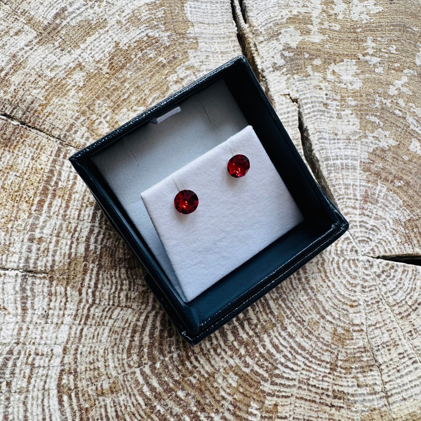 Byzantium 6mm Stud Earrings 6632 Scarlet Red