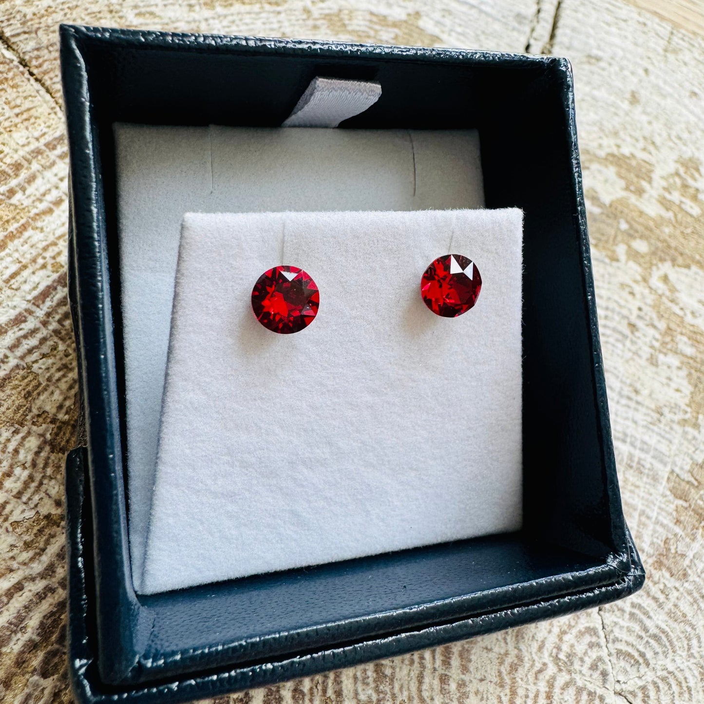 Byzantium 6mm Stud Earrings 6632 Scarlet Red