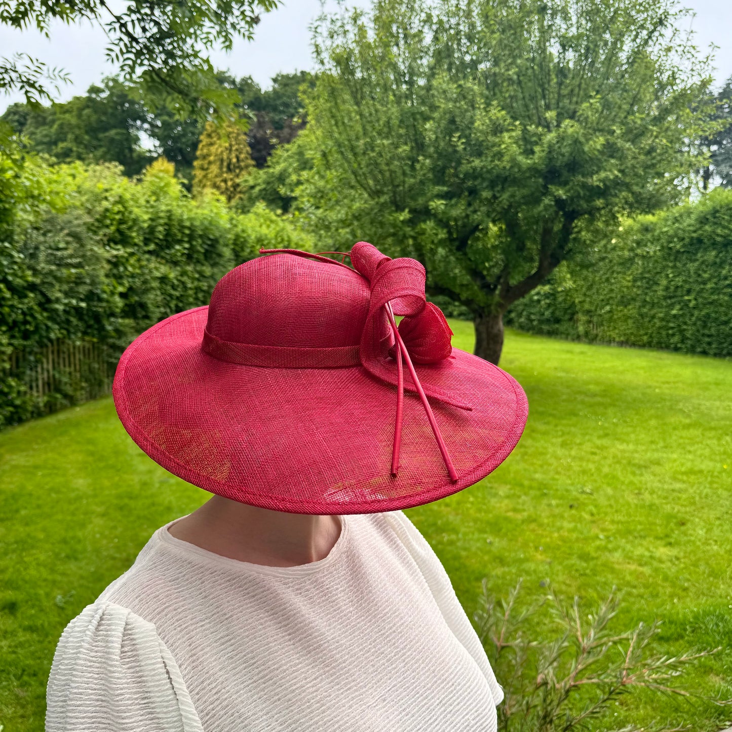 Max and Ellie WD7 Rouge Red Flat Hatinator on Band