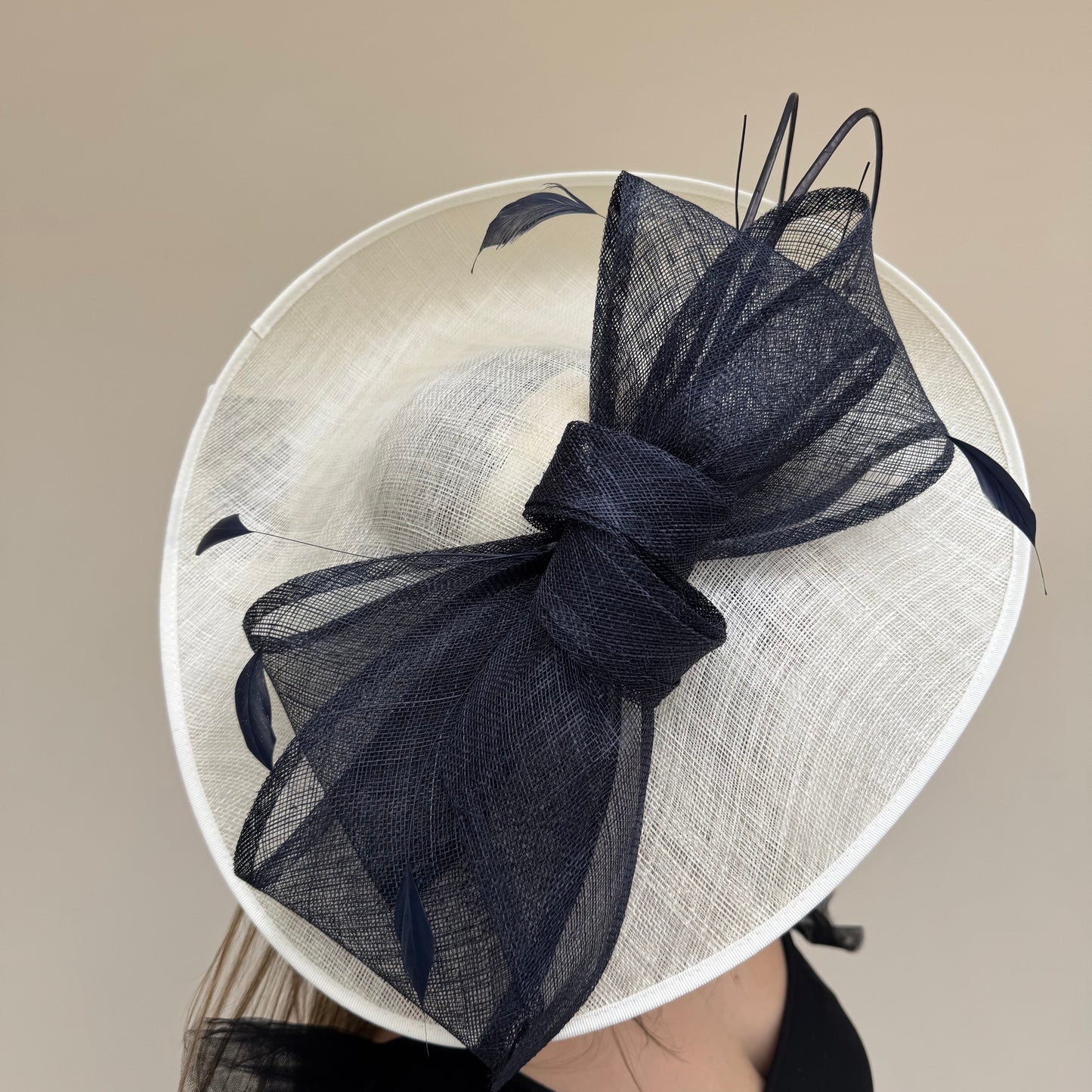 J Bees JB26/132 Ivory & Navy Bow Hatinator