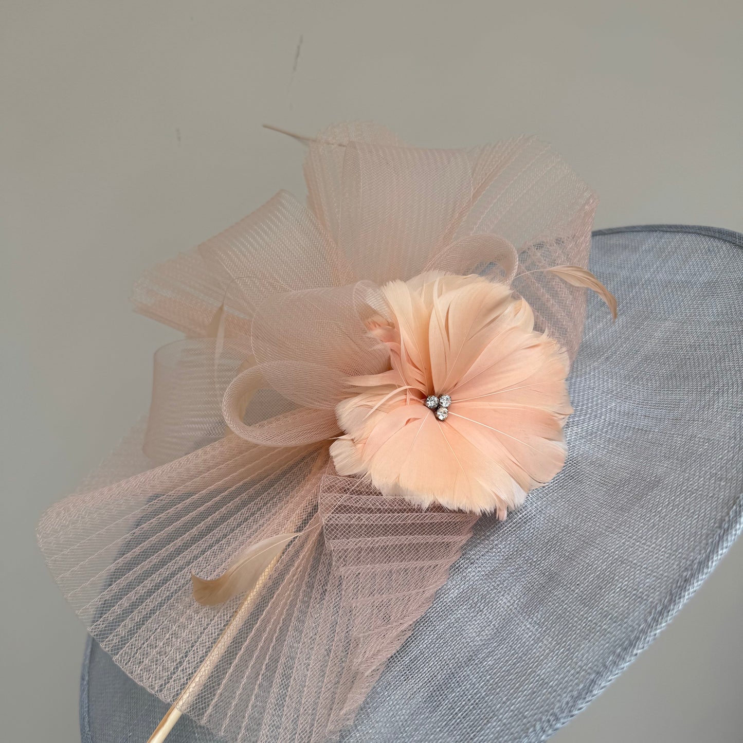 Nigel Rayment 18009 Sky Grey and Blush Peach Hatinator