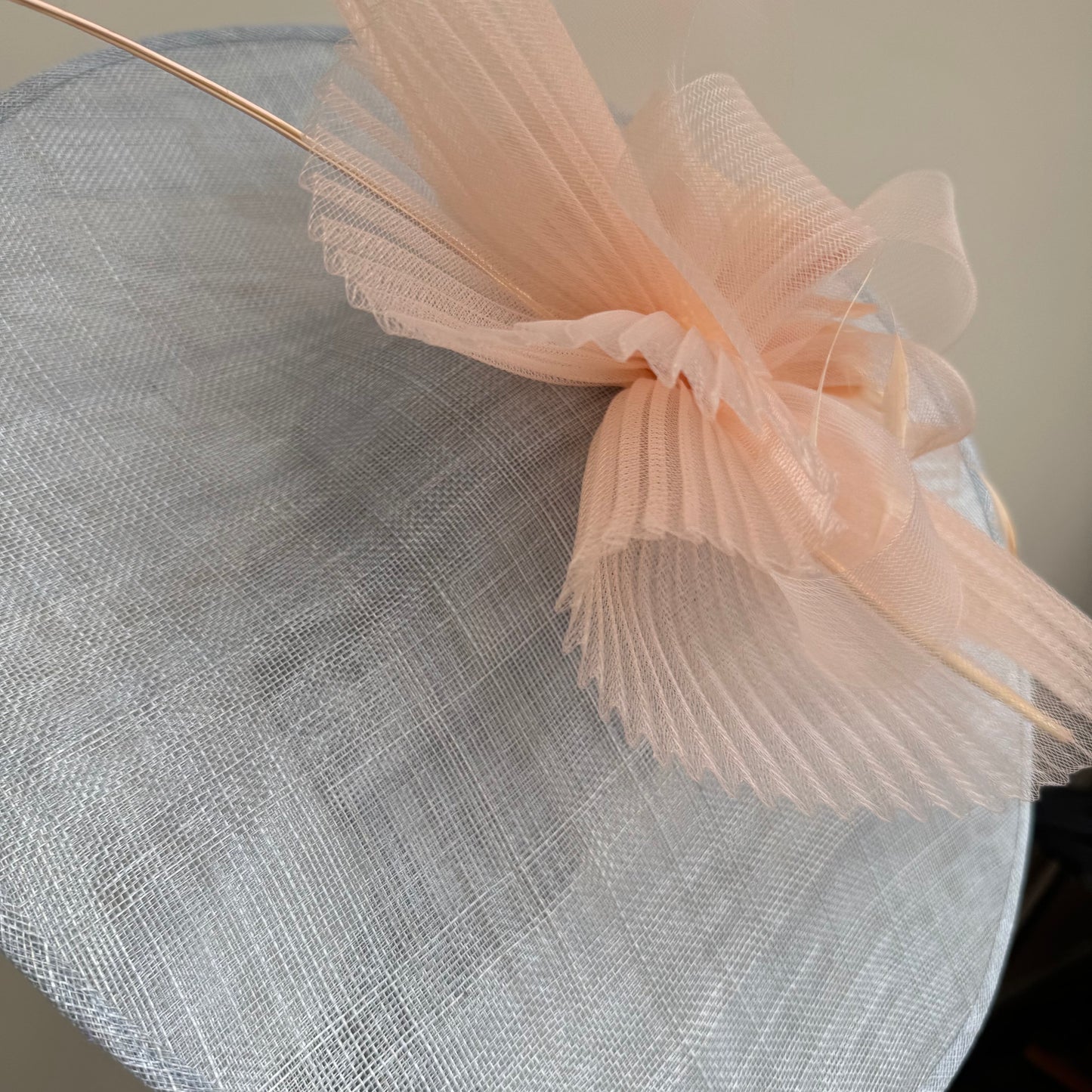 Nigel Rayment 18009 Sky Grey and Blush Peach Hatinator