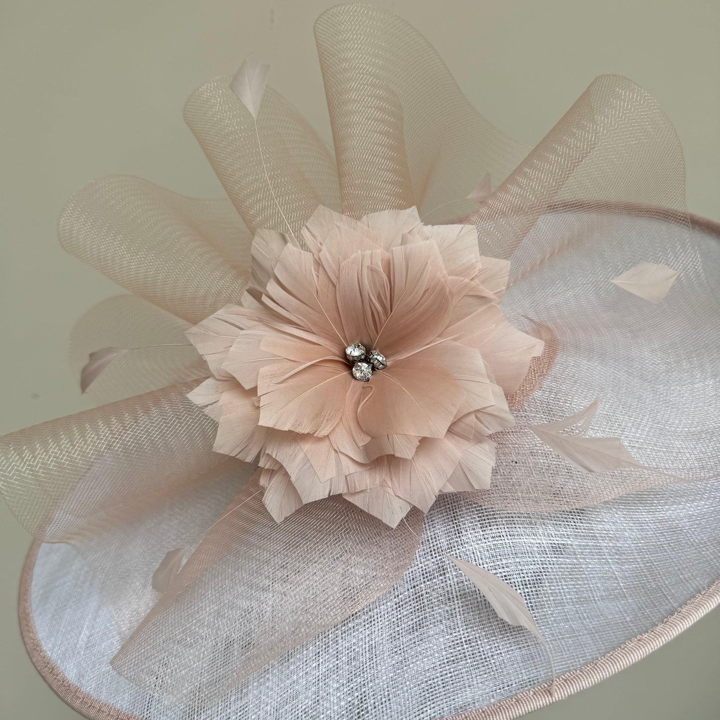 Nigel Rayment 20058 Ivory and Blush Peach Hatinator