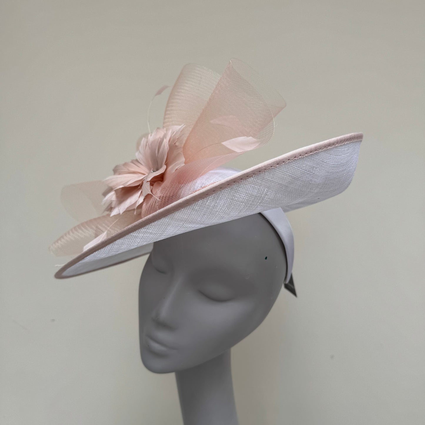 Nigel Rayment 20058 Ivory and Blush Peach Hatinator