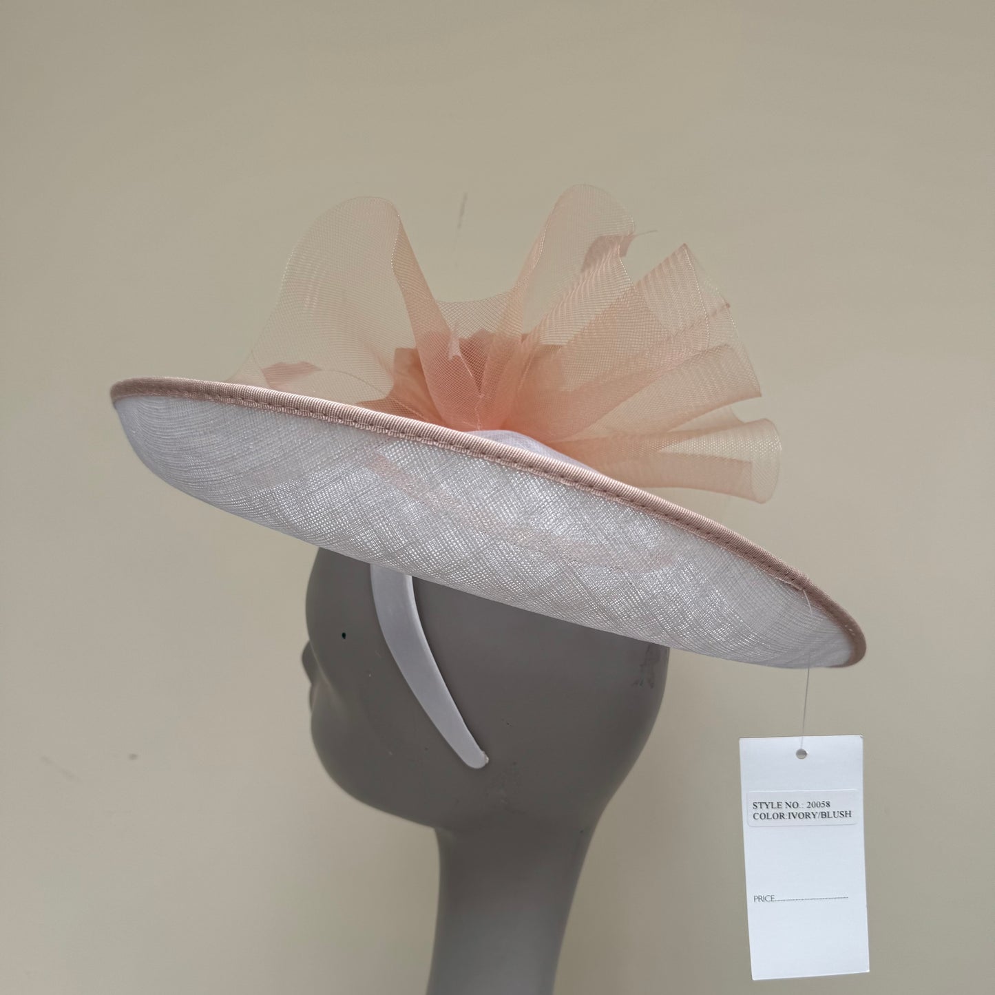 Nigel Rayment 20058 Ivory and Blush Peach Hatinator