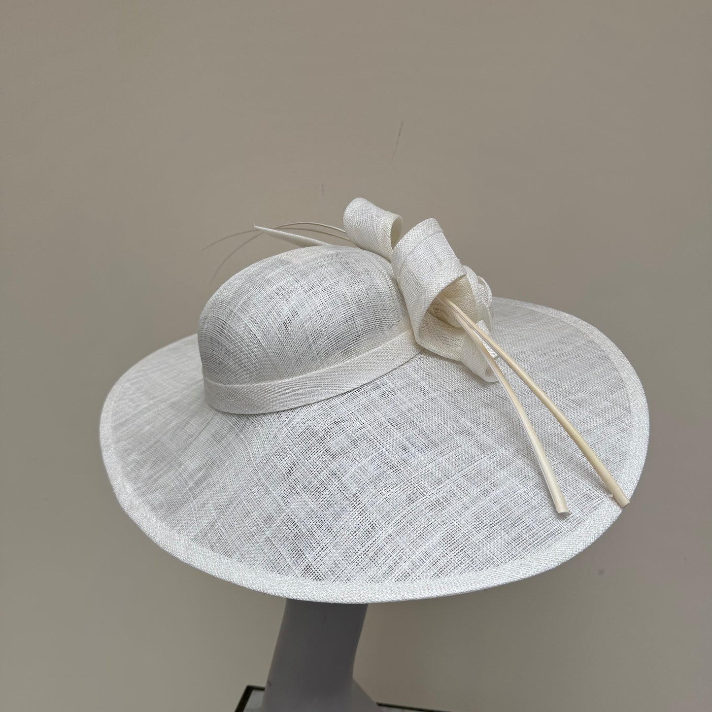 Max and Ellie WD7 Ivory Flat Hatinator on Band