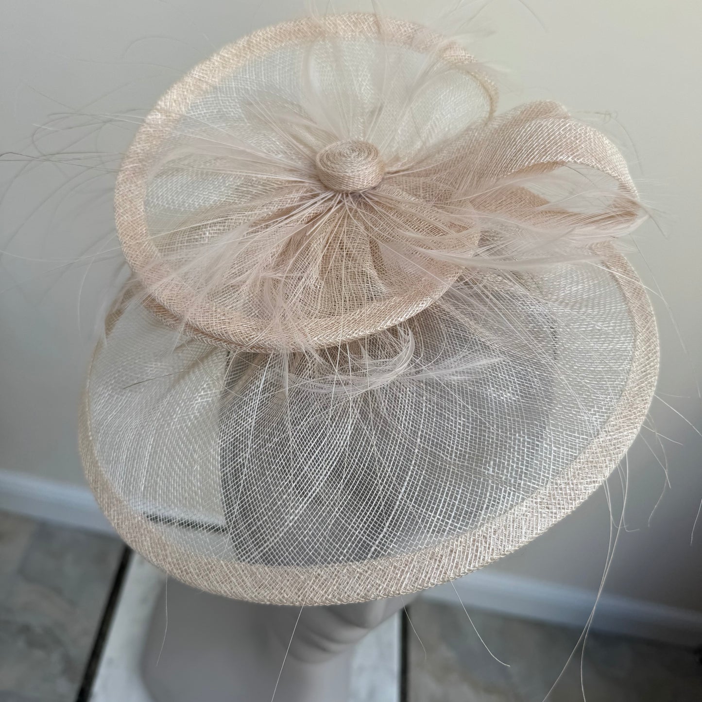 Max and Ellie BD1 Fascinator in Nudes