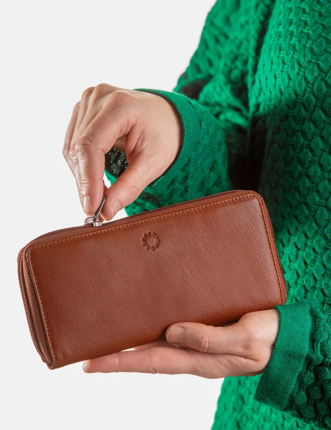 Yoshi Baxter Zip Around Purse Y1257