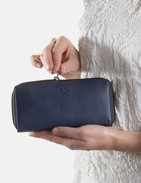 Yoshi Baxter Zip Around Purse Y1257