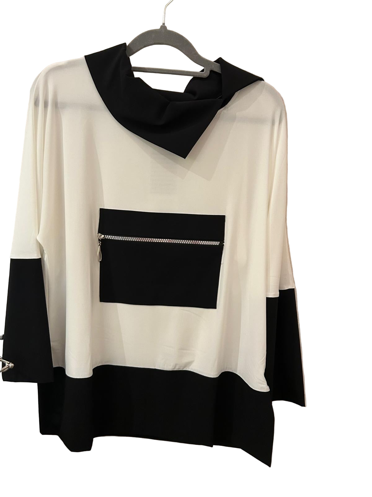 I.NCO I-25AW-4317-32 Two Tone Zip Pocket Top
