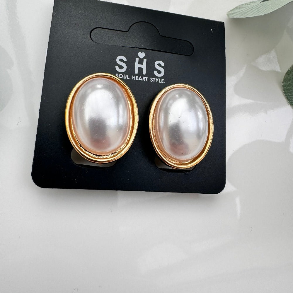 Pearl and Gold Clip On Earring