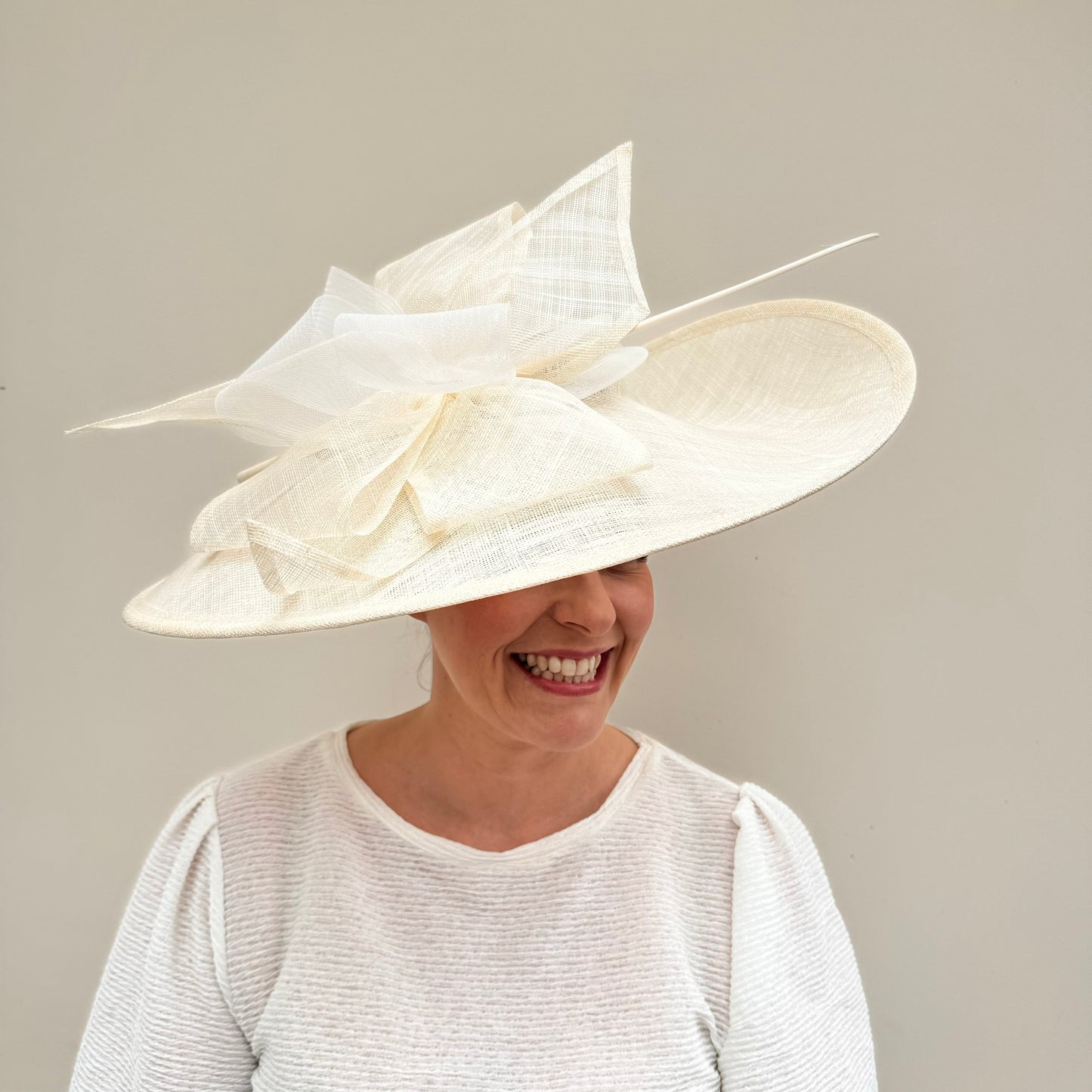 Max and Ellie GD8 Ivory Large Hatinator