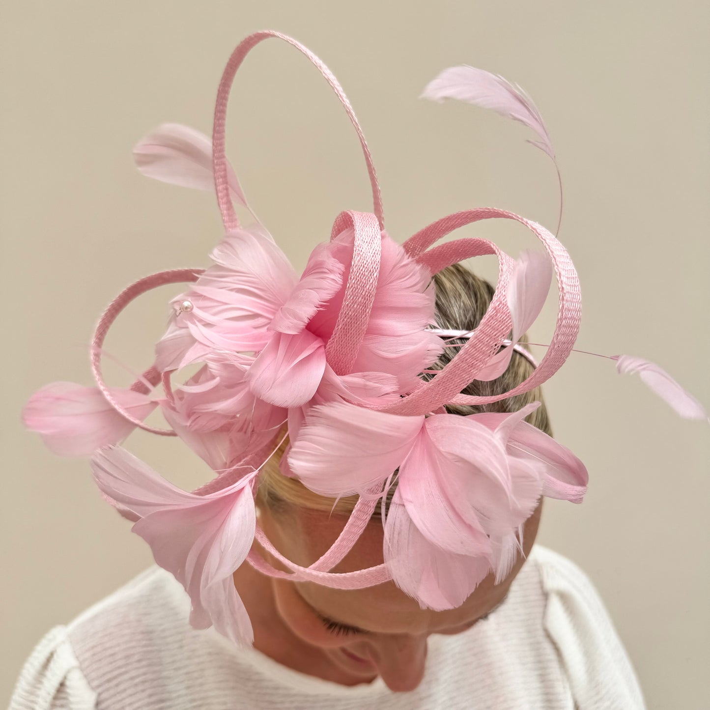 Libby Bea LB20/578 Feather and Pearl Fascinator