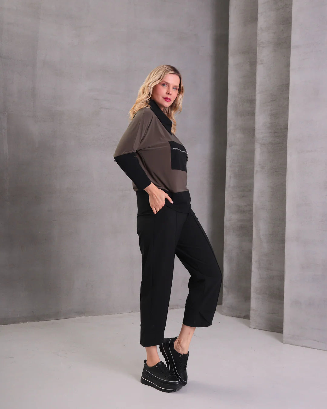 I.NCO I-25AW-4317-32 Two Tone Zip Pocket Top