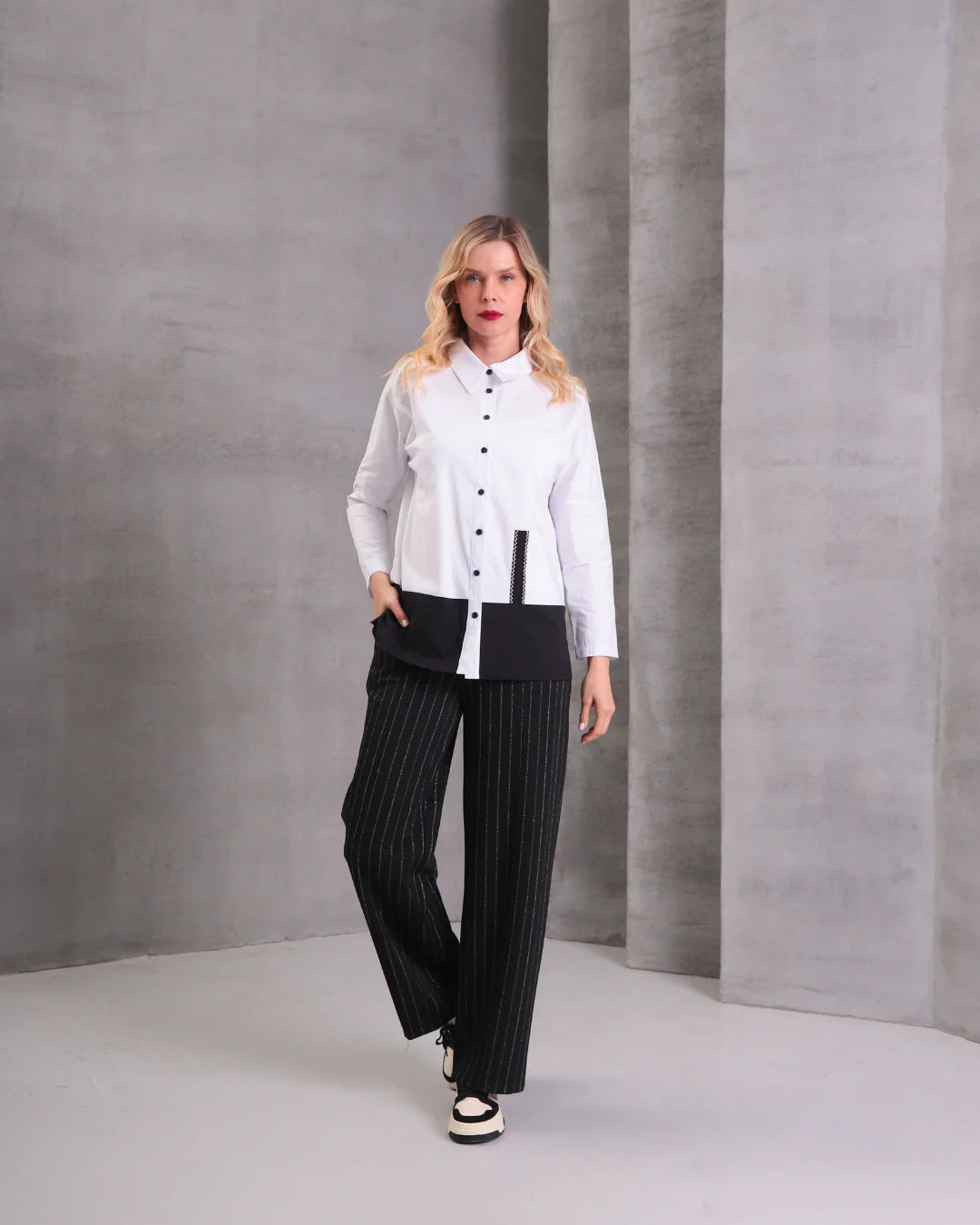 I.NCO 25AW 4323 White shirt with black contrast