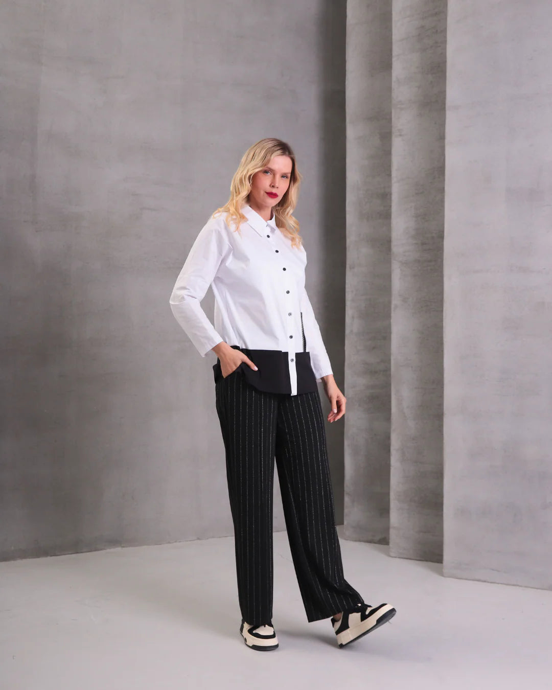 I.NCO 25AW 4323 White shirt with black contrast