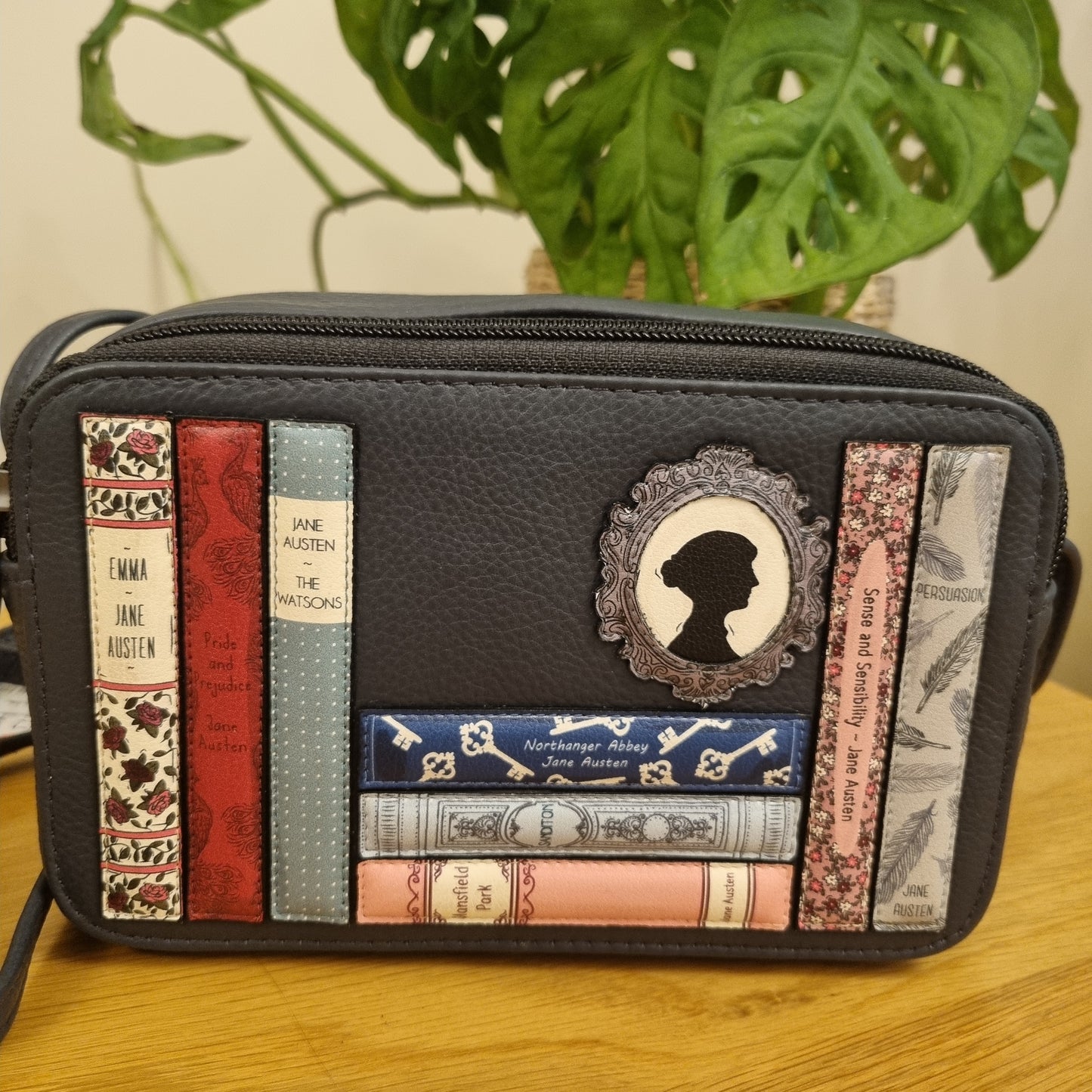 Yoshi YB226 Jane Austen Bookworm Cross Body Bag