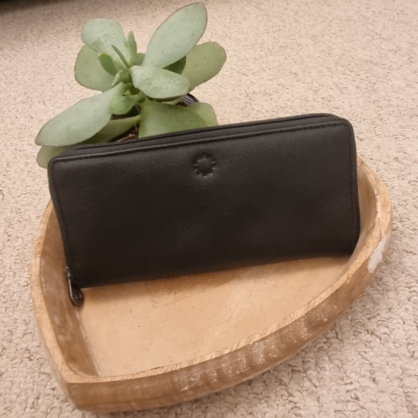 Yoshi Baxter Zip Around Purse Y1257