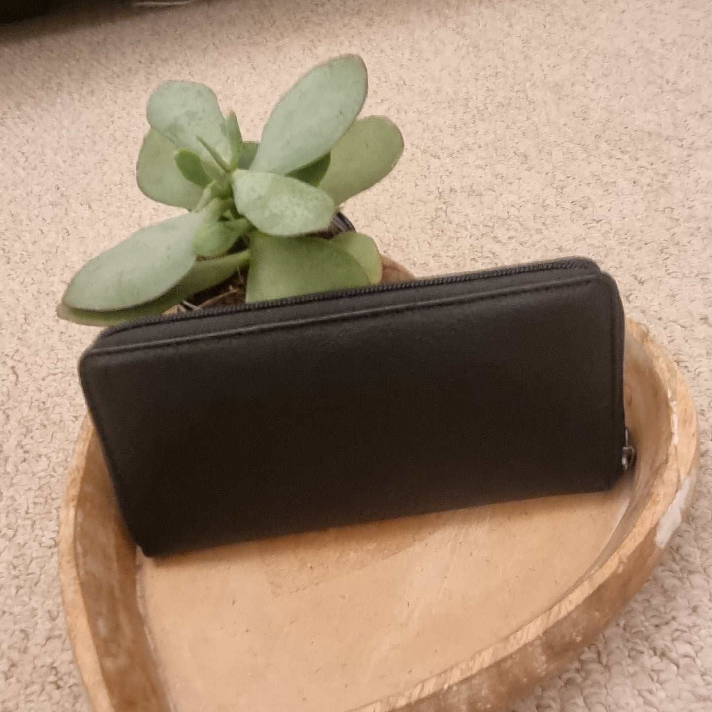 Yoshi Baxter Zip Around Purse Y1257