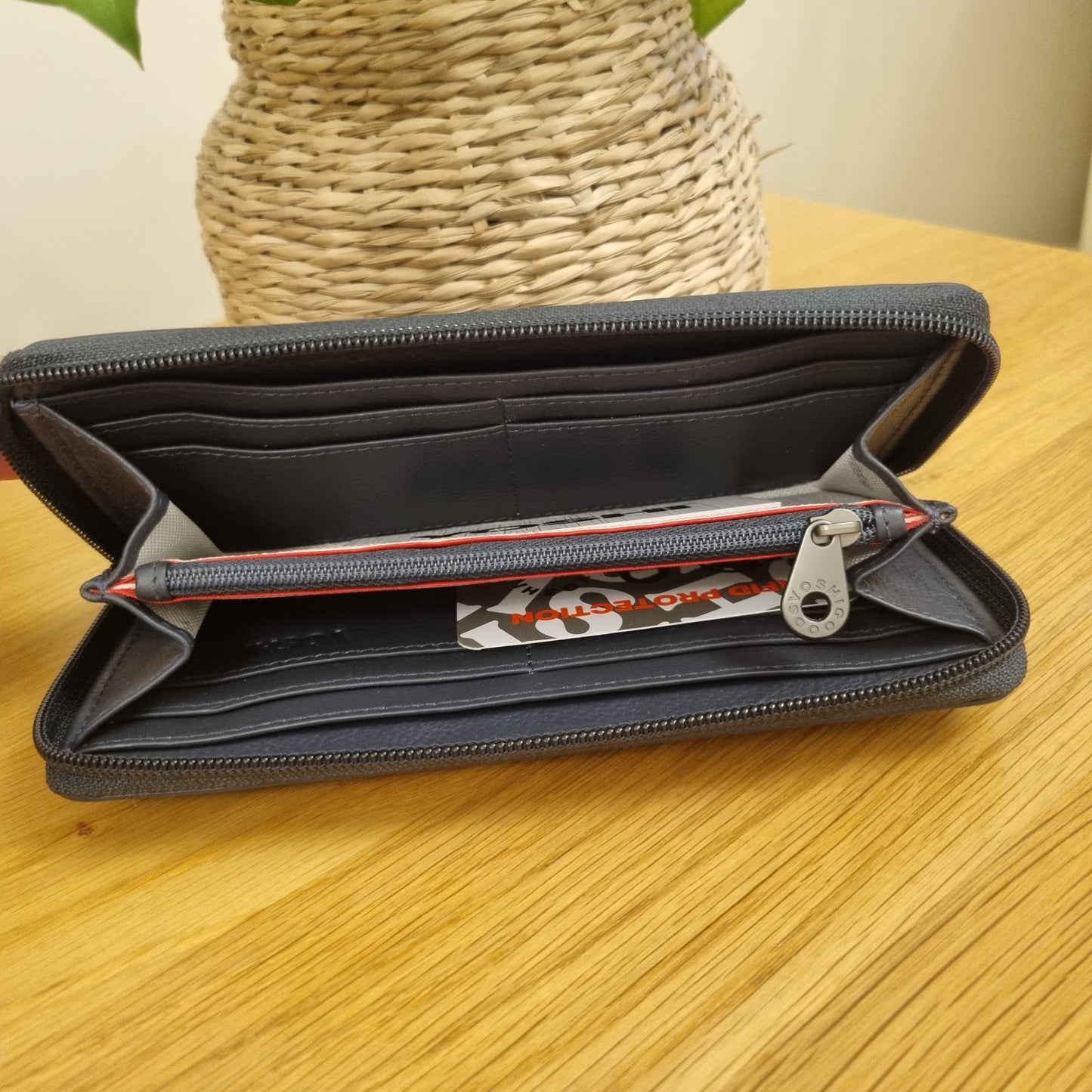 Yoshi Baxter Zip Around Purse Y1257