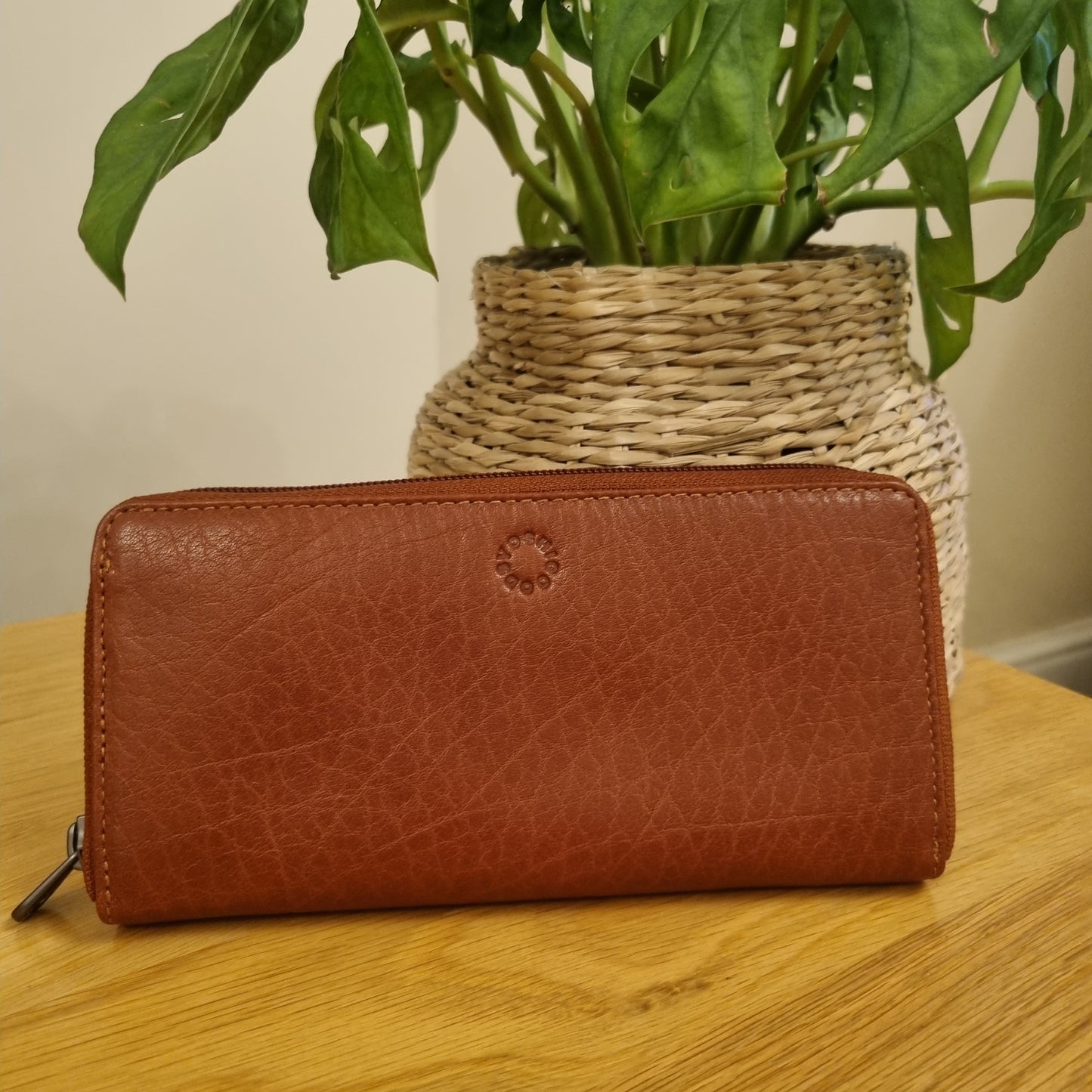 Yoshi Baxter Zip Around Purse Y1257