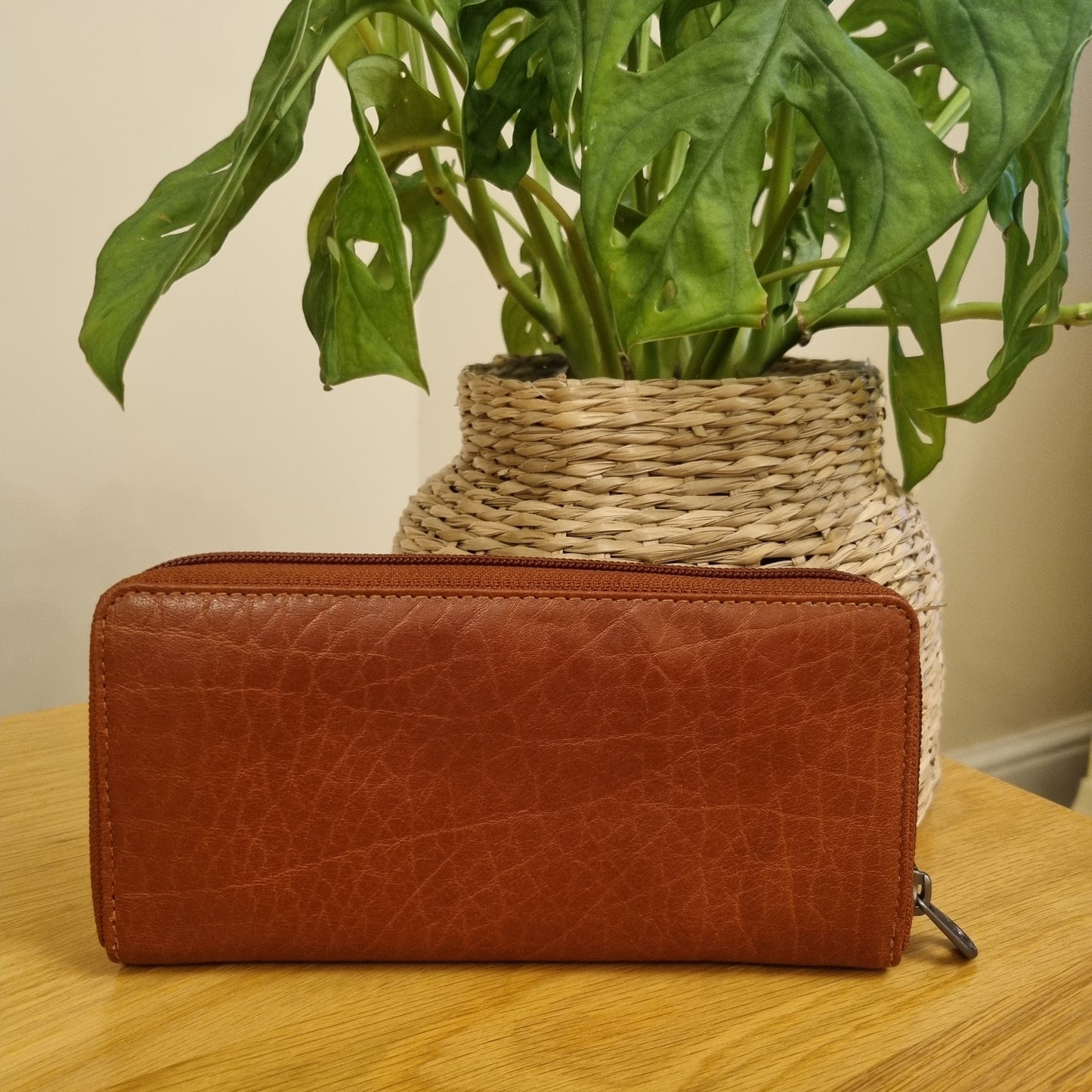 Yoshi Baxter Zip Around Purse Y1257