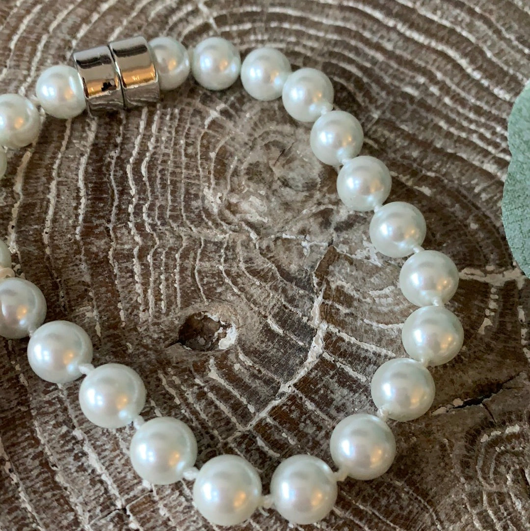 Magnetic White Pearl Bracelet BL20300
