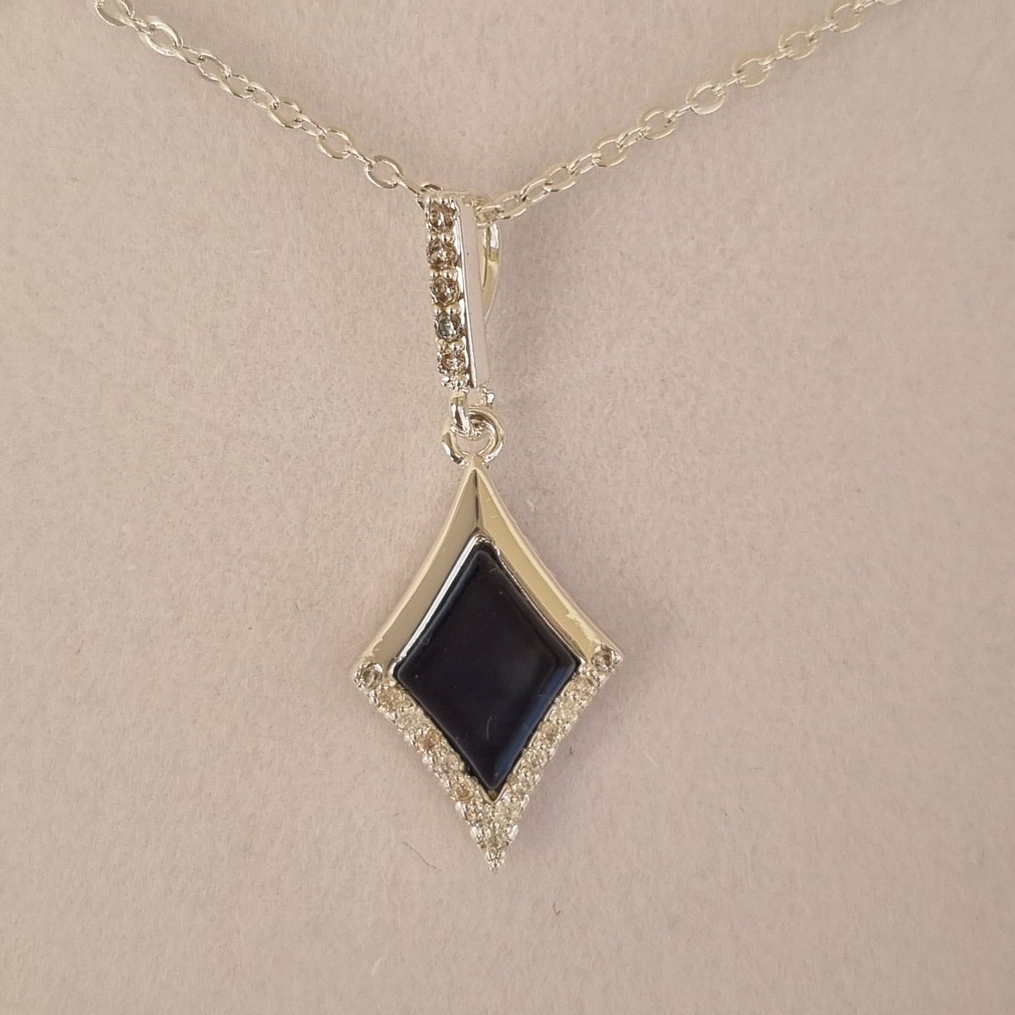 Art Deco mother of pearl noir necklace