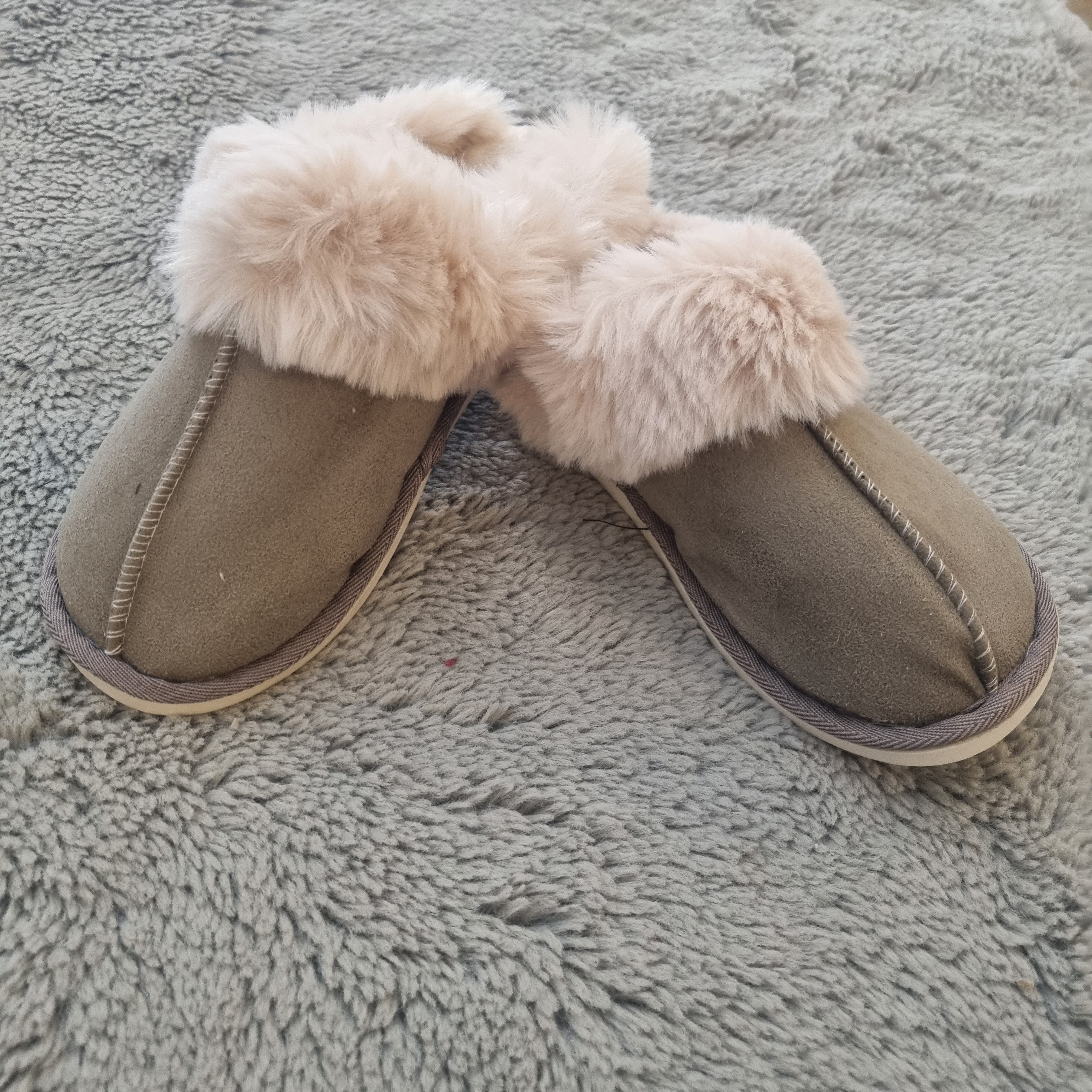 Enclosed slippers 2025