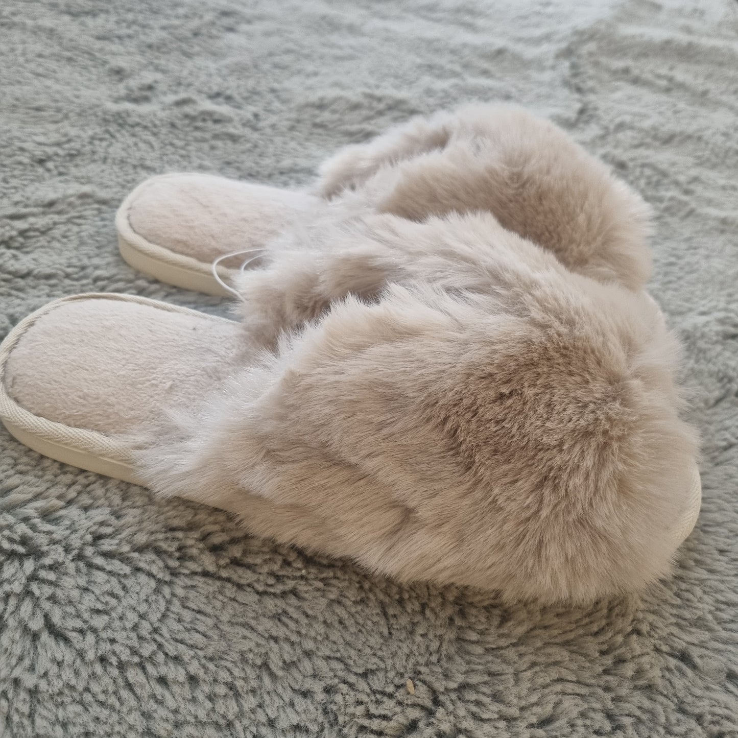 Rosita wide band faux fur slippers